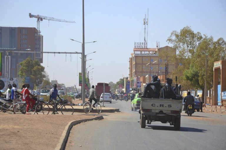 Burkina Faso propune crearea unei ‘federaţii’ cu Mali