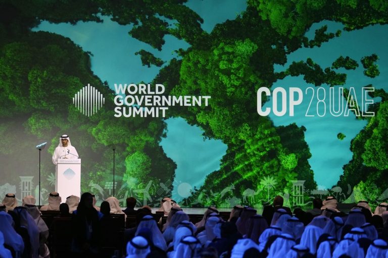 COP28 ia în considerare renunțarea la combustibilii fosili, cu opoziția OPEC