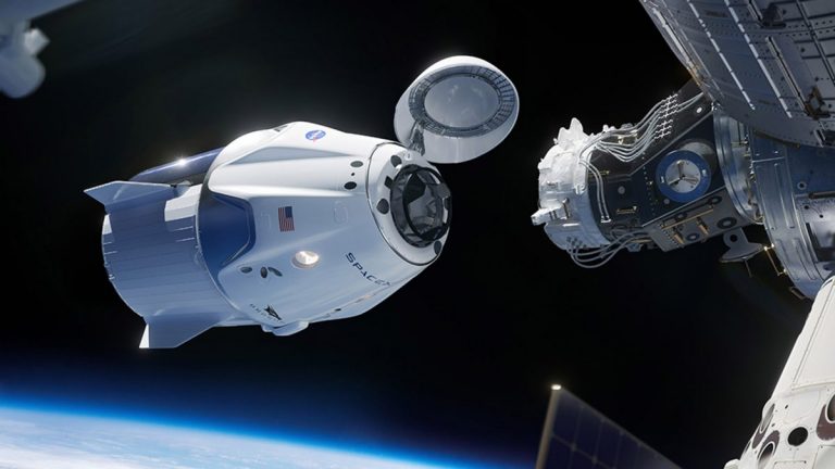 1 Capsula Crew Dragon, fabricată de SpaceX, s-a conectat cu succes la Staţia Spaţială Internaţională