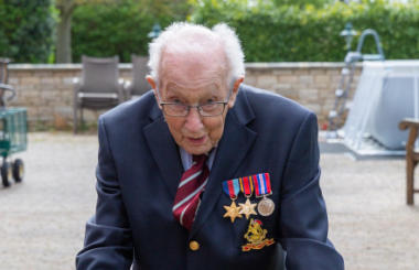 Marea Britanie i-a adus un ultim omagiu eroului său centenar Captain Tom