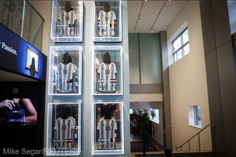 Tricourile lui Messi, vîndute la licitaţie. Unul a fost vândut cu 7,8 milioane de dolari