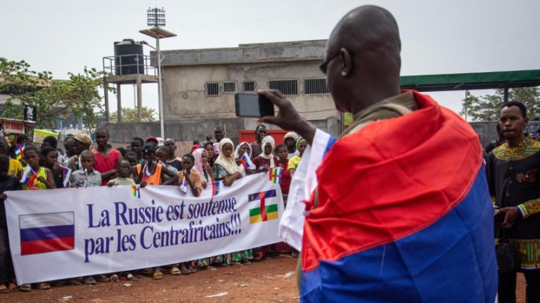 Aproape 200 de persoane au manifestat în susţinerea Chinei şi a Rusiei în Republica Centrafricană