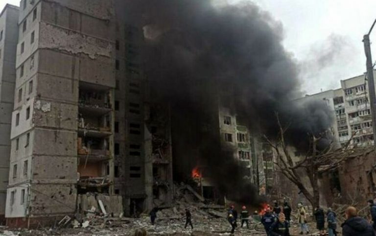 Cel puţin 10 persoane ce stăteau la coadă la pâine au fost ucise în timpul unui bombardament rusesc asupra oraşului Cernigov