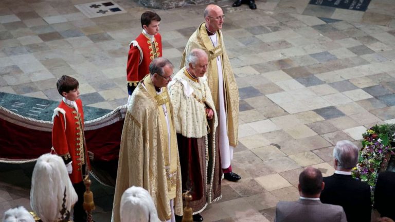 Arhiepiscopul de Canterbury, în timpul jurământului: ‘Încoronăm un rege care să ne slujească’