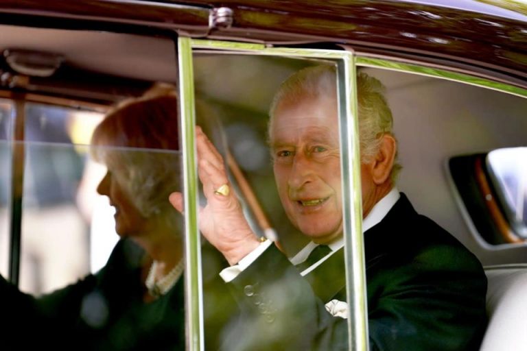 Regele Charles al III-lea și Regina consort primesc condoleanțe în Parlamentul scoțian din Holyrood