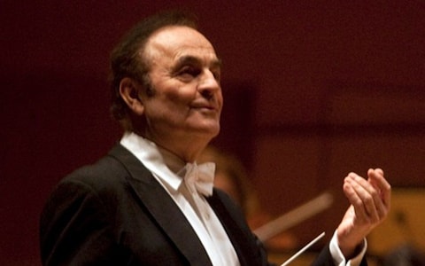 Dirijorul elveţian Charles Dutoit, acuzat de mai multe artiste de hărţuire sexuală, va conduce Orchestra Naţională a Franţei