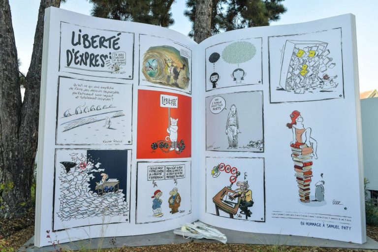 Revista satirică Charlie Hebdo publică o serie de caricaturi ale unor artişti ucraineni de la o expoziţie din Odesa