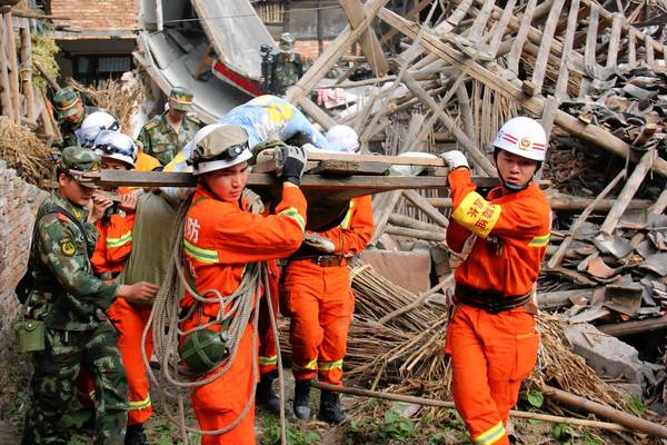 China: Autorităţile se tem că seismul din Sichuan ar fi provocat până la 100 de morţi şi mii de răniţi