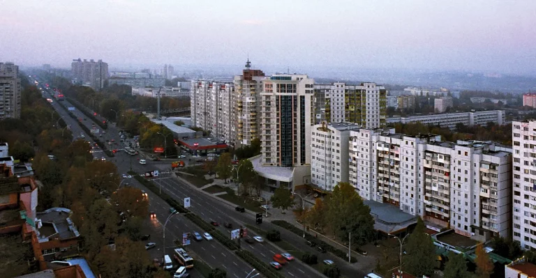Fiecare a treia familie tânără din municipiul Chișinău locuiește cu chirie