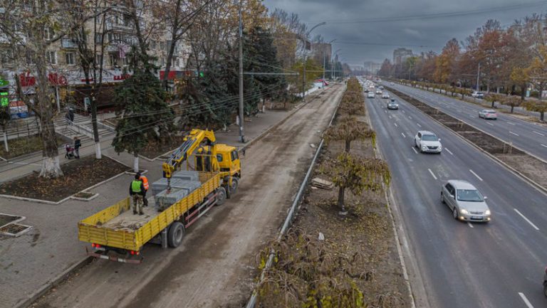 De mai bine de jumătate de an, Chișinăul continuă să fie un mare șantier