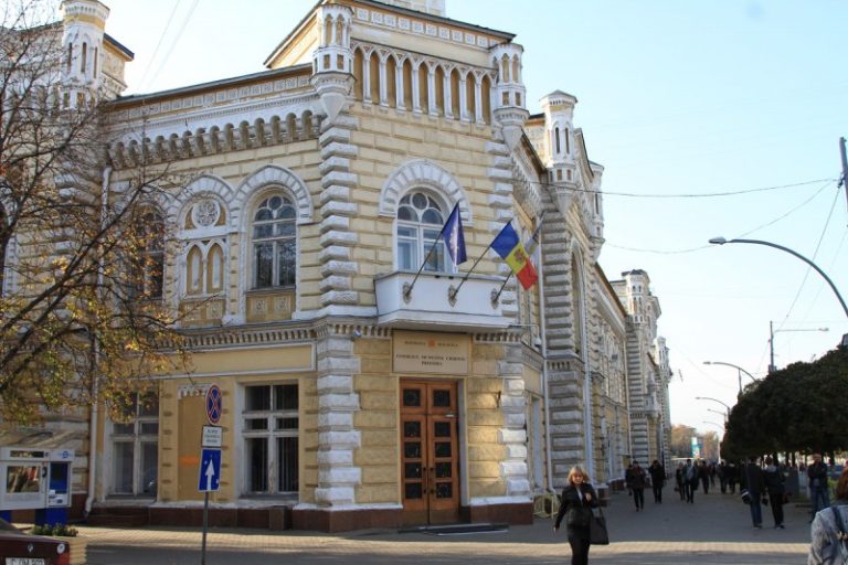 Mai mulți pretendenți la fotoliul de edil al Capitalei au depus actele la Primăria mun. Chișinău
