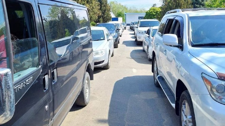 Poliția îndeamnă șoferii să nu parcheze mașinile în locurile destinate autobuzelor de rută spre Cimitirul „Sfântul Lazăr”