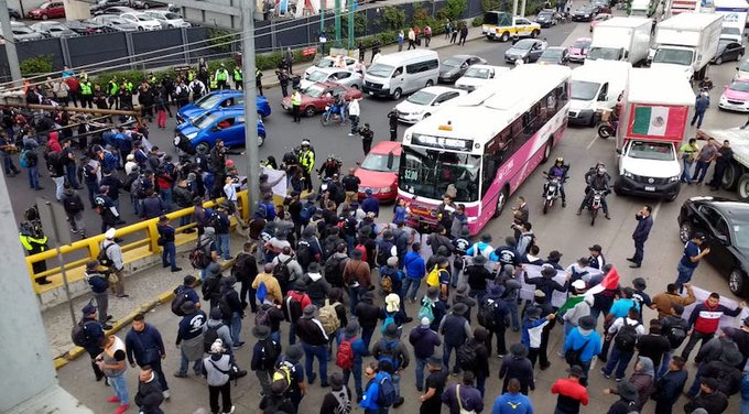 Aeroportul din Ciudad de Mexico blocat de o manifestaţie a poliţiştilor