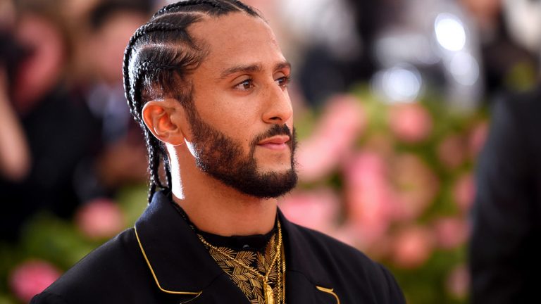 Colin Kaepernick denunţă ‘atacurile teroriste’ şi ‘imperialismul’ SUA