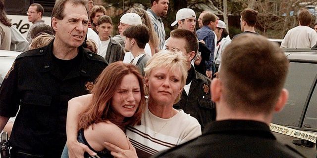 SUA comemorează 20 de ani de la atacul de la liceul Columbine – 13 persoane au fost ucise atunci