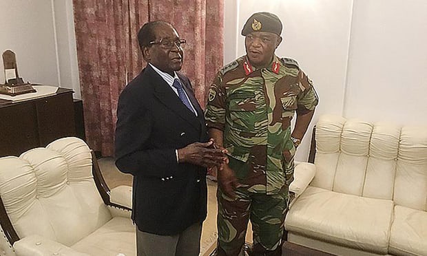 Preşedintele Zimbabwe Robert Mugabe refuză să demisioneze după discuțiile cu comandantul armatei care a preluat conducerea la Harare