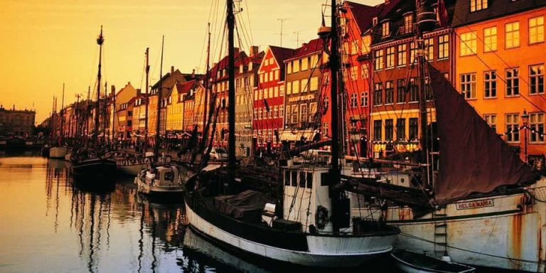 Copenhaga oferă recompense turiştilor, în timp ce alte state europene iau măsuri drastice împotriva turismului excesiv
