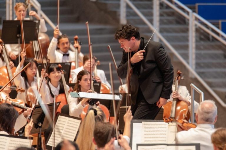 Dirijorul român Cristian Măcelaru va dirija Orchestra Naţională a Franţei la ceremonia de deschidere a Jocurilor Olimpice de la Paris