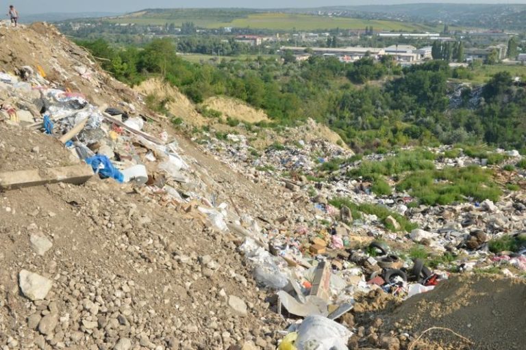 Doar 4 din 1.136 de depozite de deșeuri din Moldova corespund cerințelor de mediu