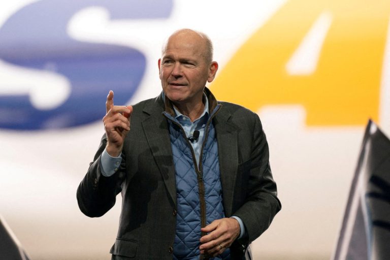CEO-ul Boeing va demisiona, în urma problemelor continue de siguranţă ale companiei. Încă doi oficiali din conducere vor pleca şi ei