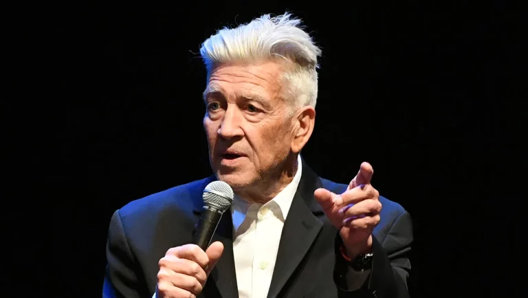 Cineastul David Lynch spune că este prea bolnav pentru a mai regiza personal filme