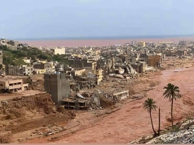 Oraşul libian Derna, devastat de inundaţii, se luptă să facă faţă miilor de cadavre aduse de apă sau prinse sub dărâmături