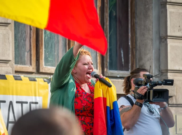 Diana Şoşoacă va fi candidatul Partidului S.O.S. România la preşedinţia României