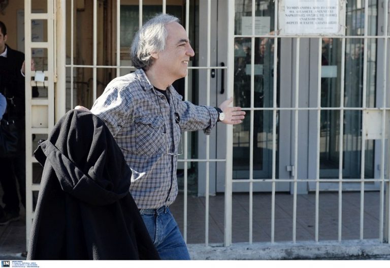Deţinutul de extremă stânga Dimitris Koufodinas a ieşit din greva foamei declarată în urmă cu 66 de zile