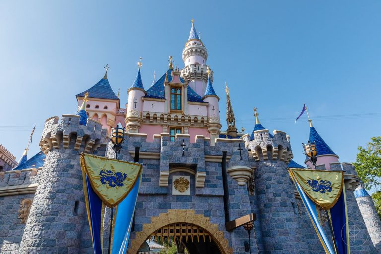 Americanii vaccinaţi au voie să intre la Disneyland fără mască