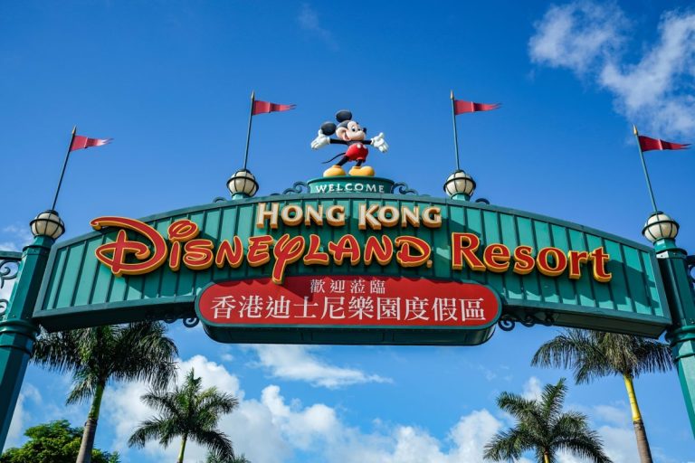 12 persoane, salvate dintr-un rollercoaster la Disneyland Hong Kong