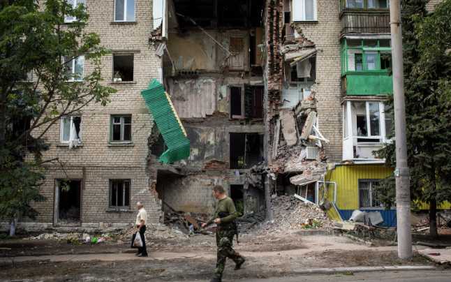 Sirenele au sunat în oraşul Doneţk; evacuarea civililor către Rusia începe la ora locală 20:00 (surse)