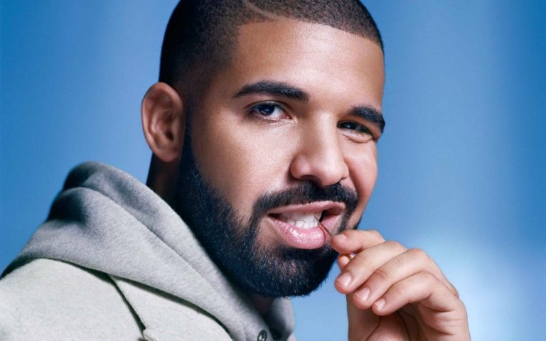 Rapperul Drake a urcat pe locul întâi al topului britanic cu noul său single