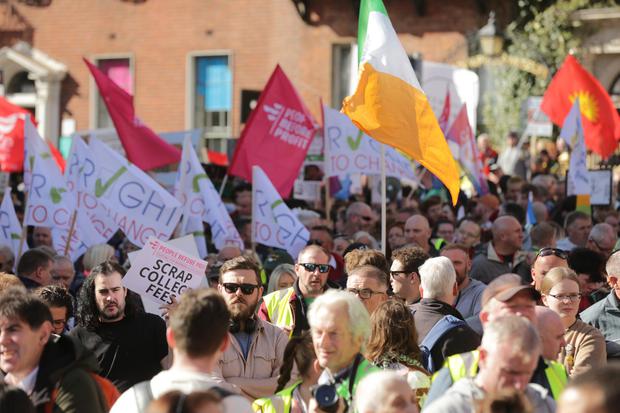 Mii de persoane au protestat la Dublin împotriva creşterii costului vieţii – VIDEO