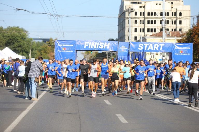 FOTO/ Euro Marathon 2024: Peste 5000 de oameni au alergat împreună spre un viitor european