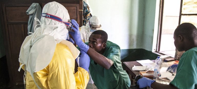 OMS a aprobat trei vaccinuri candidate împotriva Ebola pentru un studiu clinic în Uganda