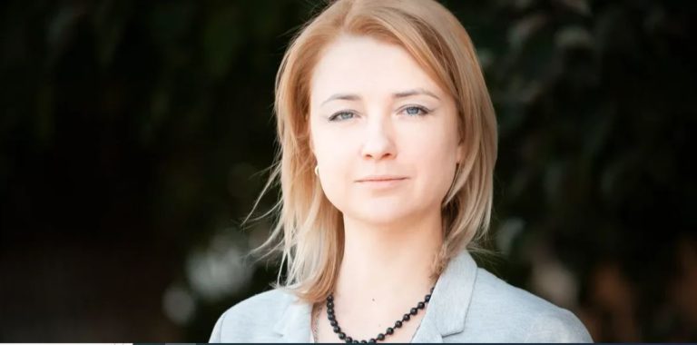 Ecaterina Dunțova, fostă jurnalistă de televiziune din Rusia, va candida împotriva lui Putin în 2024