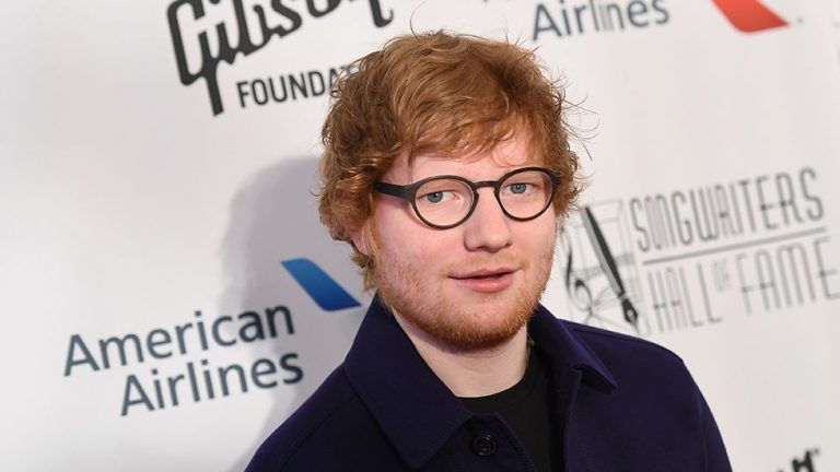 Cântăreţul Ed Sheeran domină topurile muzicale britanice