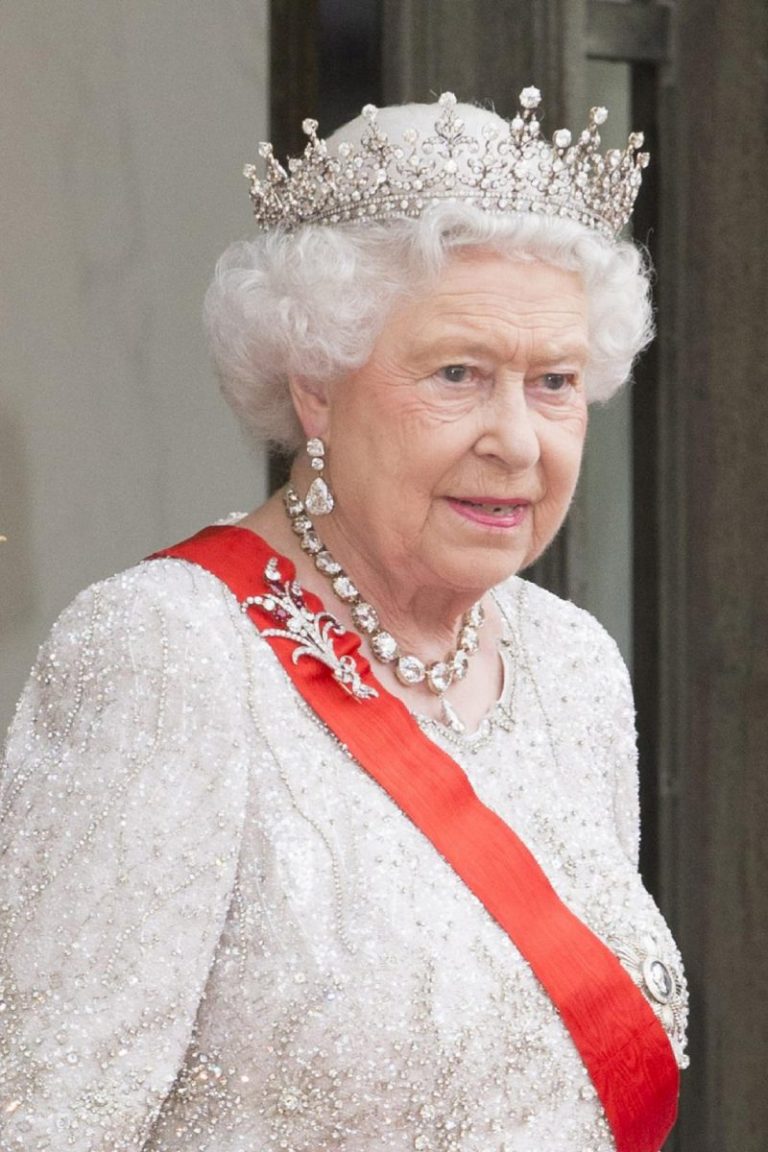 Regina Elisabeta a II-a recunoaşte în discursul ei tradiţional de Crăciun un 2019 ‘plin de capcane’
