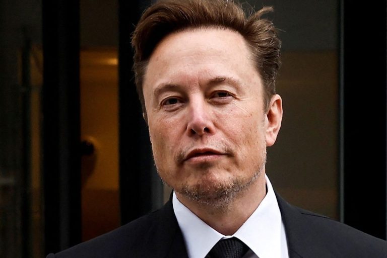 Acţionarii de la Tesla şi SpaceX, îngrijorați: Elon Musk ar consuma droguri
