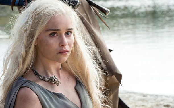 Emilia Clarke spune că le-a cerut medicilor să o lase să moară în timpul filmărilor pentru serialul ‘Game of Thrones’