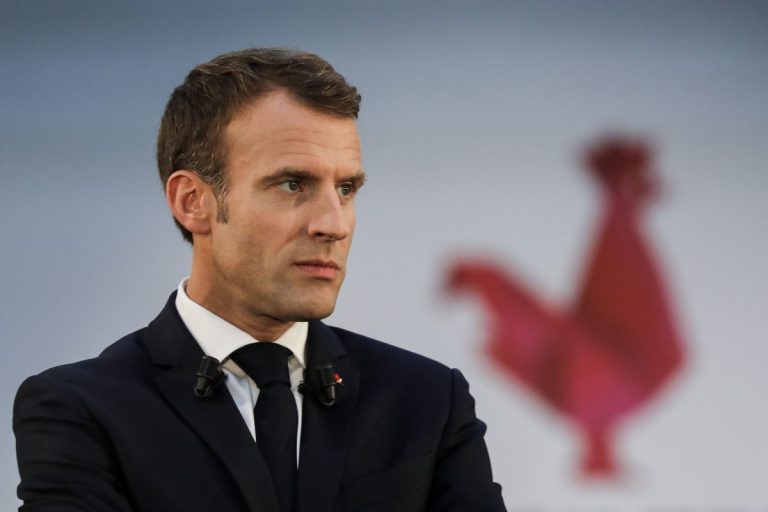 Emmanuel Macron amenință vestele galbene: „Doresc ca decizii dure să fie luate cât de curând posibil “