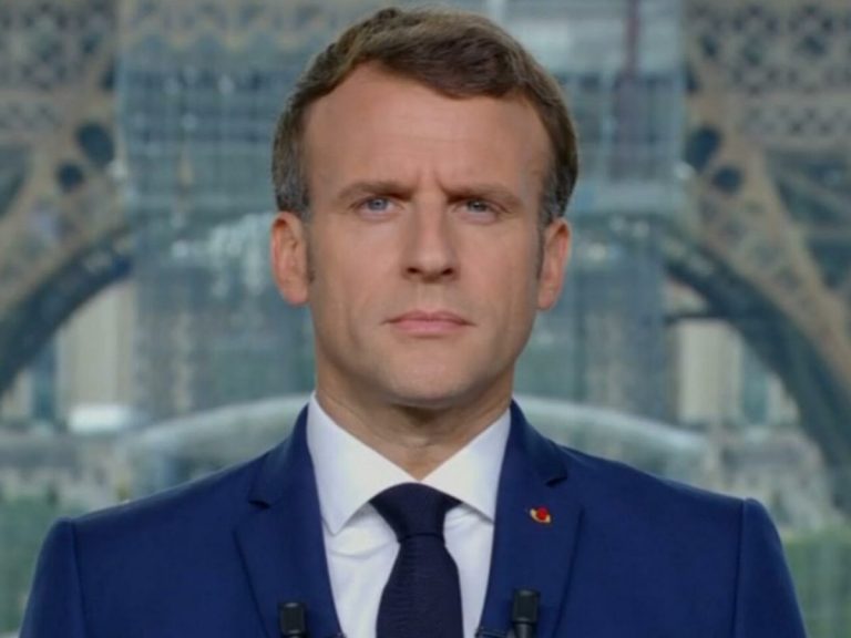 Macron, atacat cu un ou de un protestatar