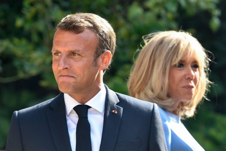 Macron denunţă ‘informaţiile false’ conform cărora soţia sa ar fi o femeie transgender