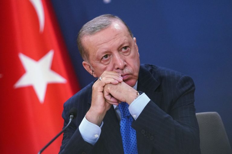 Erdogan reapare istovit la televizor pentru a inaugura cu Putin prima centrală nucleară turcească
