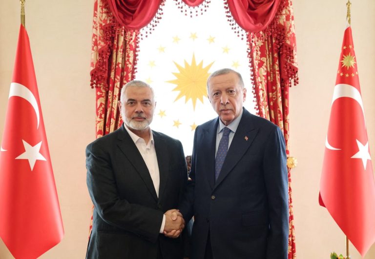 Erdogan s-a întâlnit cu liderul Hamas. Turcia cere încetarea focului în Gaza