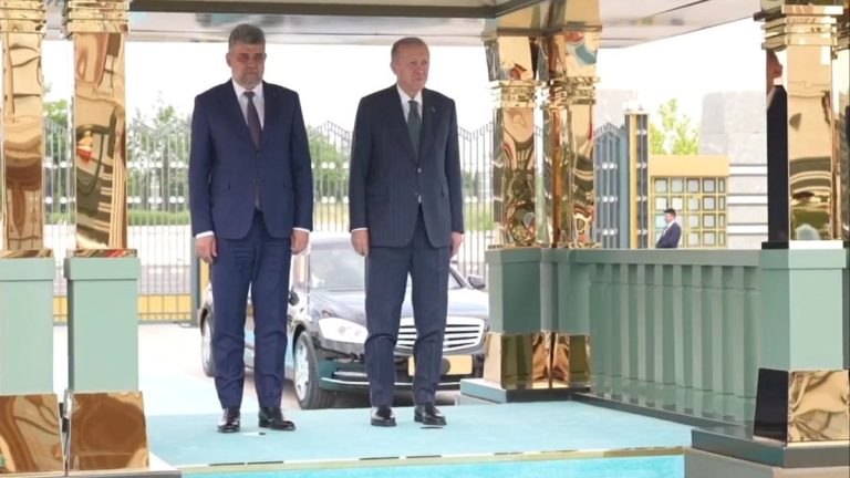 VIDEO – Recep Tayyip Erdogan i-a făcut o surpriză neașteptată lui Marcel Ciolacu