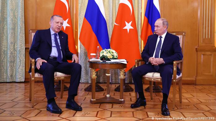 Putin i-a mulţumit lui Erdogan pentru eforturile diplomatice privind exporturile de cereale