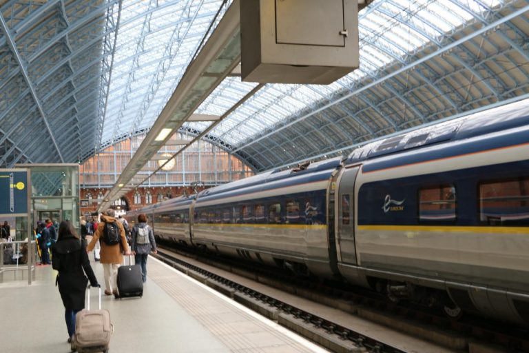 Traficul feroviar dintre Paris și Londra și către Bruxelles a fost grav perturbat