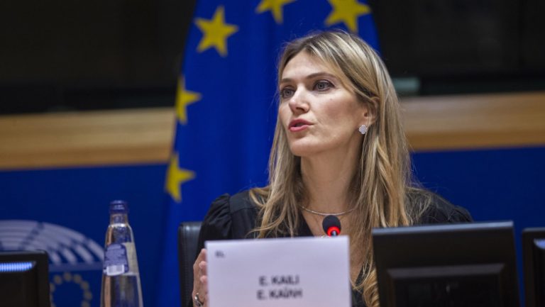 Parchetul european cere ridicarea imunităţii a două eurodeputate din Grecia, între care Eva Kaili