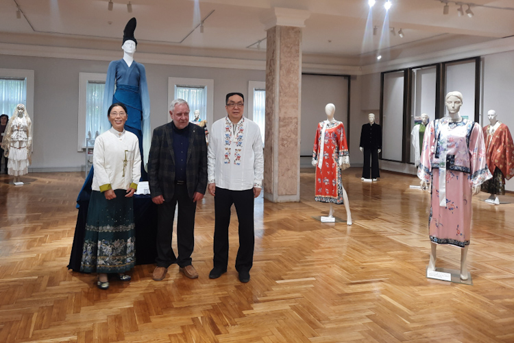 În premieră, vestimentația chineză din secolul al XIV-lea, prezentată într-o expoziție la Chișinău